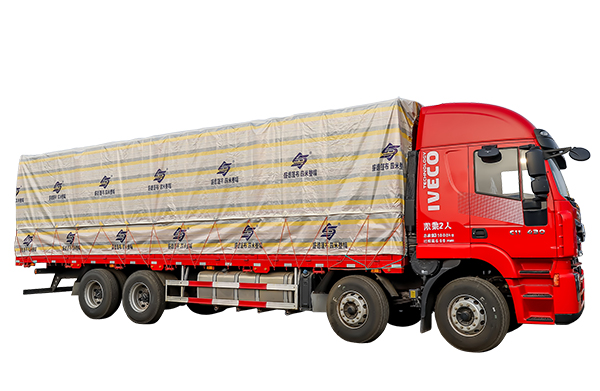 Exhibici&oacute;n de la cubierta del cami&oacute;n